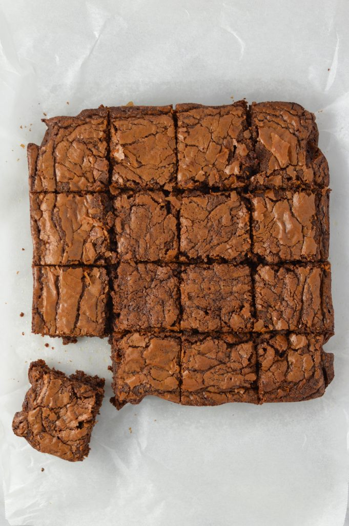 Gooey Nutella Brownies that are so easy to make and taste great. This is the perfect dessert recipe to make when you need a fudgy chocolate treat.