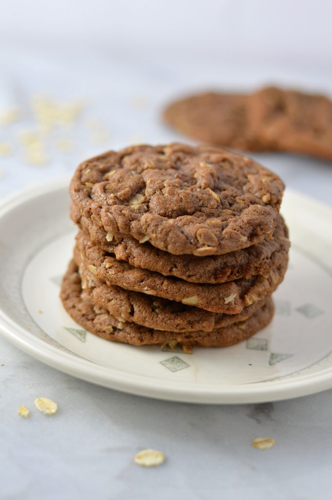 Easy Oatmeal Nutella Cookies makes a great snack or dessert idea. Made with oats, Nutella and 5 other ingredients that are pantry staples.