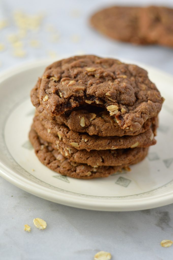 Easy Oatmeal Nutella Cookies makes a great snack or dessert idea. Made with oats, Nutella and 5 other ingredients that are pantry staples.