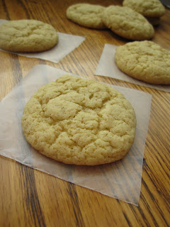 Easy Crinkled Sugar Cookies recipe. A chewy centre and a cracked top, these cookies are perfect for Chrismtas or any other occasion.