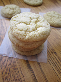 Easy Crinkled Sugar Cookies recipe. A chewy centre and a cracked top, these cookies are perfect for Chrismtas or any other occasion.