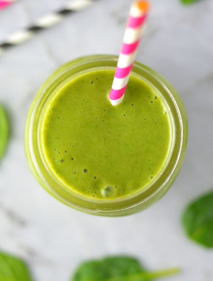 Easy Mango Green Smoothie recipe. Made with spinach and bananas, this healthy drink recipe is healthy and vegan and makes a great breakfast idea