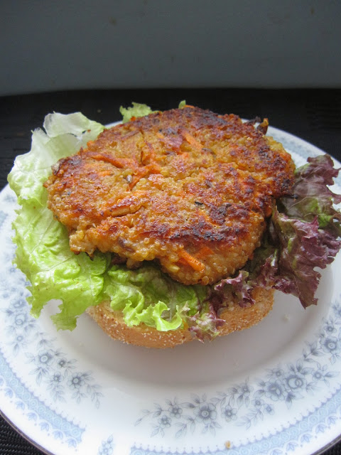 Quinoa patties that are so easy to make and taste amazing! Vegetarian, and ready in under 15 minutes.