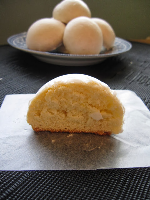 These cookies make perfect gifts! A hard outer layer with a soft center and a hint of peppermint, these cookies are perfect for the holidays.