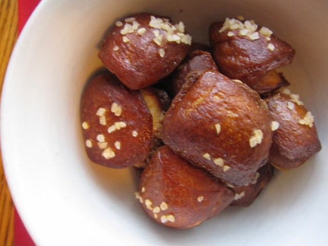 If you ever wanted to know how to make Peanut Butter Filled Pretzel Bites, this is it. This recipe uses ingredients that you are probably in your pantry.