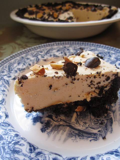 Skinny 4 Ingredient Greek Yogurt Peanut Butter No Bake Cheesecake makes a great quick and easy dessert recipe. The crust is made with oreo cookies.