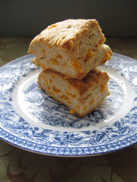 These Whole Wheat Cheese Biscuits are so easy to make, and are the perfect side with your favourite soup.