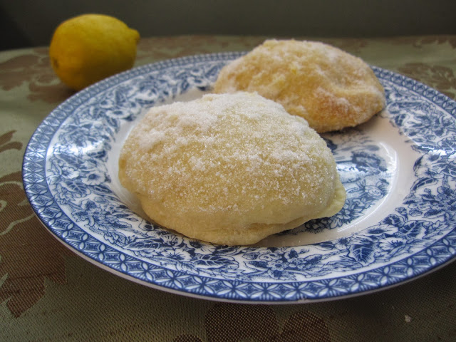 These Baked Lemon Doughnuts Filled with Lemon Jelly are the perfect recipe for dessert or breakfast. Flavoured with lemon zest.