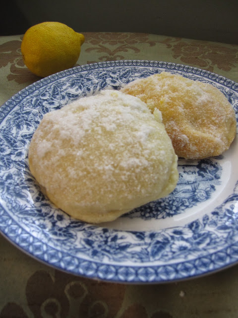 These Baked Lemon Doughnuts Filled with Lemon Jelly are the perfect recipe for dessert or breakfast. Flavoured with lemon zest.