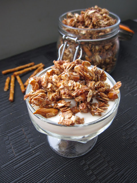 This Pretzel and Nutella Granola is the perfect sweet and salty snack. It also makes a great topping for yogurt for a nice and easy breakfast.