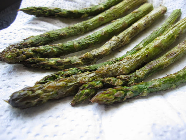 Super simple Roasted Asparagus that is so quick and easy to make. This is one of my favourite side dish recipes that I make often.