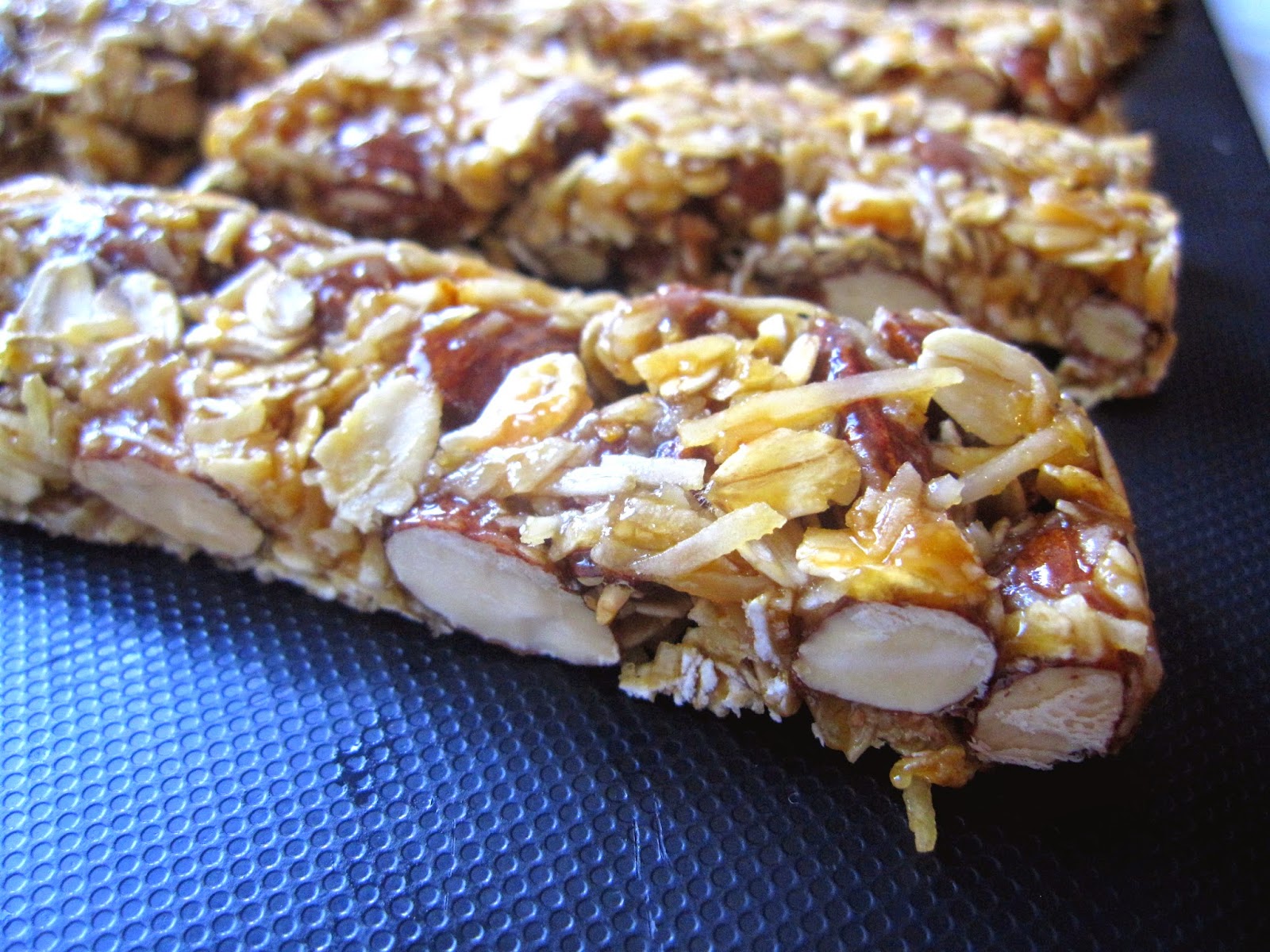 This healthy Coconut Almond Granola Bars recipe makes for great snacks. Sweetened with honey and bursting with almonds, coconut and oats.