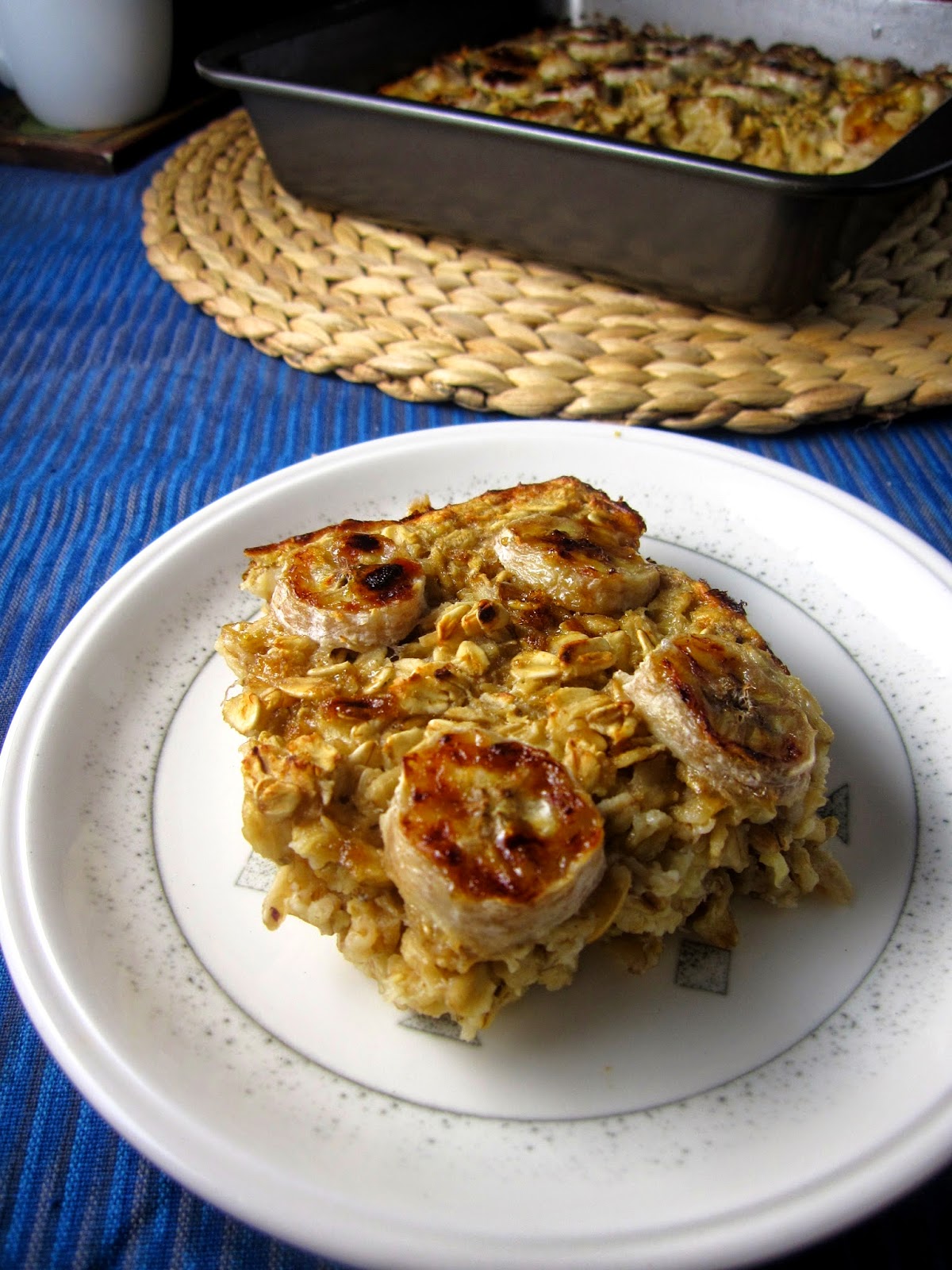 Healthy Baked Caramelized Banana Oatmeal is one of my favourite breakfast recipes. Made with one ripe banana and two non-ripe ones.