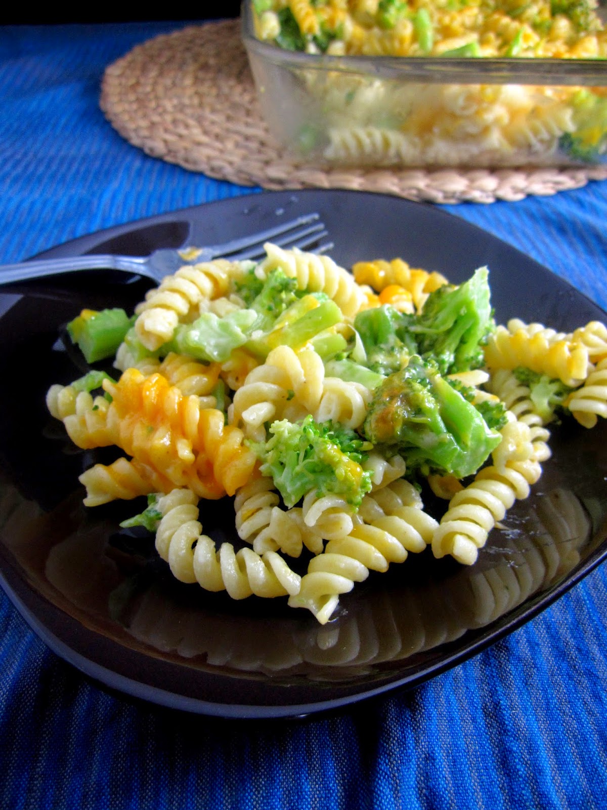 This Broccoli Pasta Bake is so easy to make and I am almost sure you have all the ingredients in the house! You can swap out the pasta for pasta of your choice.