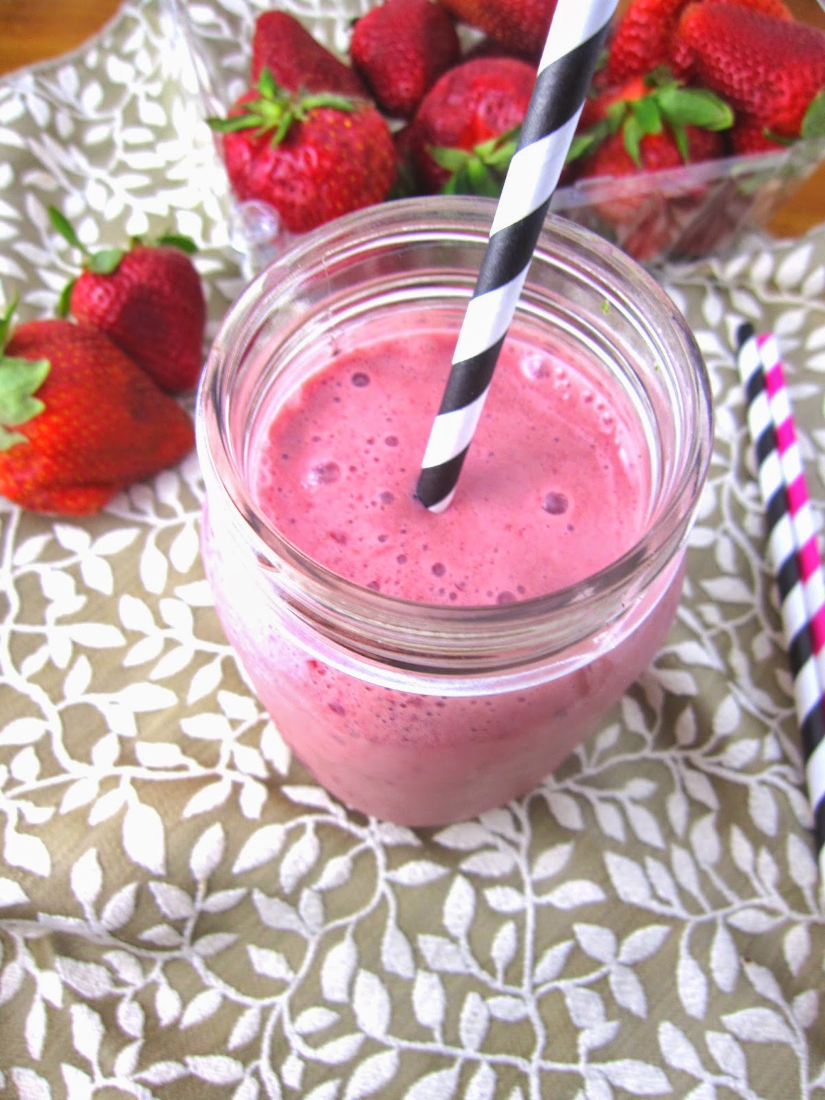 This strawberry  banana smoothie is super easy to make and so refreshing. I like to make this recipe for breakfast or a mid morning snack.