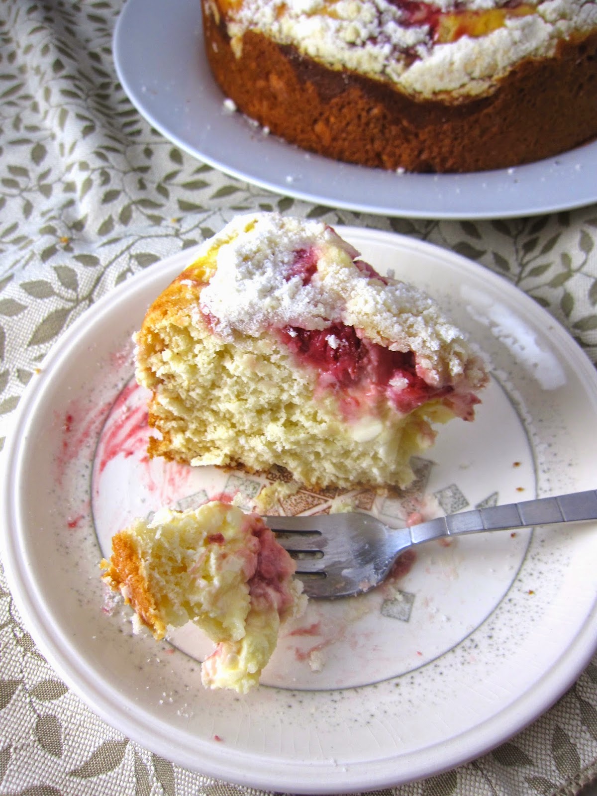 Strawberry Cream Cheese Coffee Cake makes a great breakfast, dessert or snack idea. Rich and bursting with fresh strawberries.