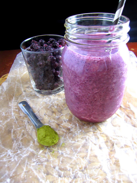 Blueberry Matcha Smoothie recipe that is quick and easy to make. A very refreshing drink that is perfect for breakfast or a snack.