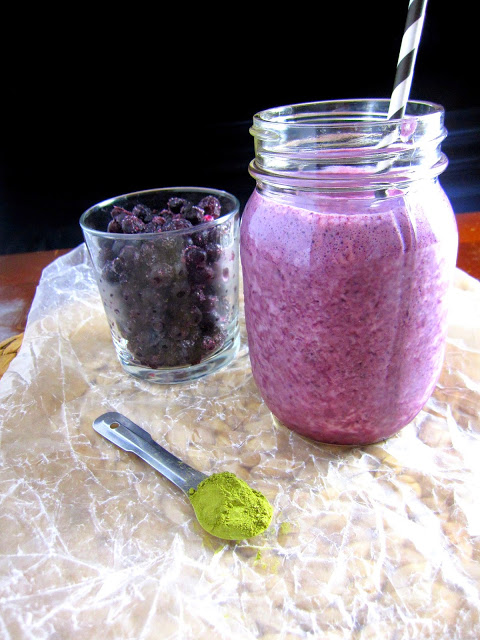 Blueberry Matcha Smoothie recipe that is quick and easy to make. A very refreshing drink that is perfect for breakfast or a snack.