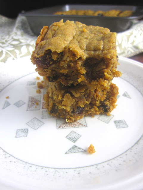 Healthy Peanut Butter and Raisin Oatmeal Bars make for a good breakfast, snack or healthy dessert recipe. Made with whole wheat flour.