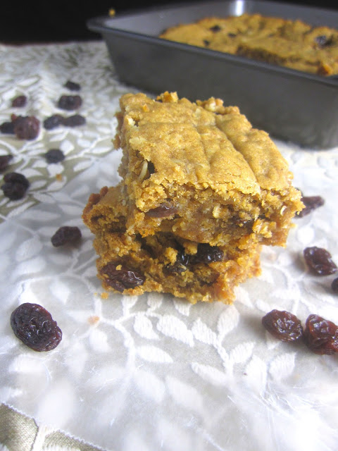 Healthy Peanut Butter and Raisin Oatmeal Bars make for a good breakfast, snack or healthy dessert recipe. Made with whole wheat flour.