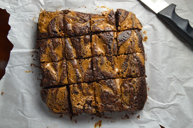 These ooey gooey biscoff swirl brownies are ready in under 30 minutes, and are so chewy, fudgy and moist! The biscoff swirls make it extra delicious.