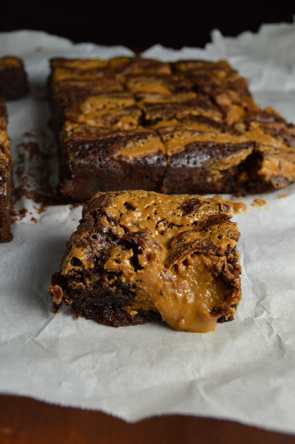 These ooey gooey biscoff swirl brownies are ready in under 30 minutes, and are so chewy, fudgy and moist! The biscoff swirls make it extra delicious.