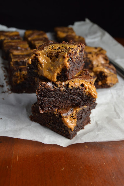 These ooey gooey biscoff swirl brownies are ready in under 30 minutes, and are so chewy, fudgy and moist! The biscoff swirls make it extra delicious.