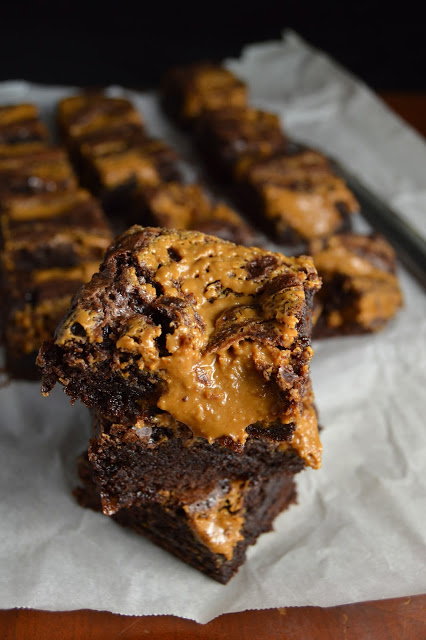 These ooey gooey biscoff swirl brownies are ready in under 30 minutes, and are so chewy, fudgy and moist! The biscoff swirls make it extra delicious.