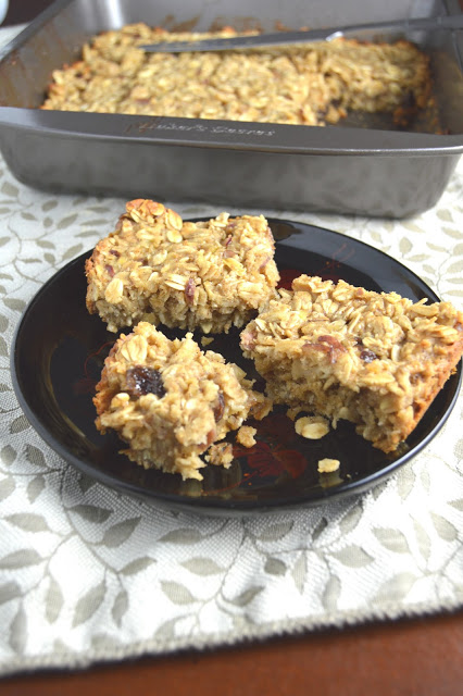 These healthy apple peanut butter bars are loaded with all the good stuff: oats, peanut butter, apples and raisins. Soft and chewy granola bars.