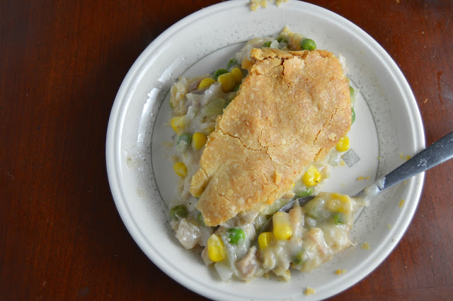 Do you have a lot of leftover turkey from Thanksgiving? This leftover turkey pot pie recipe is the perfect solution!