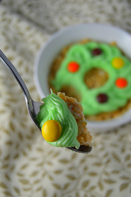 Perfect holiday treats for one? These rice krispie wreaths for one have you covered! Ready in under 5 minutes!