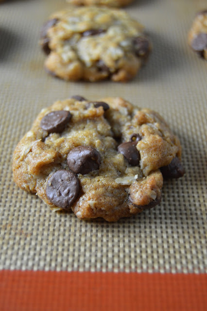 My favorite cookie recipe EVER! These one bowl oatmeal chocolate chip cookie recipe that makes a LOT of cookies!