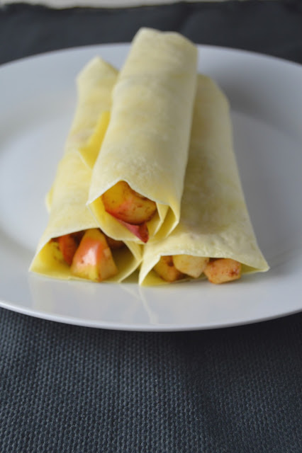 Need to use up some extra apples? These apple cinnamon crepes are a quick and easy breakfast recipe solution!