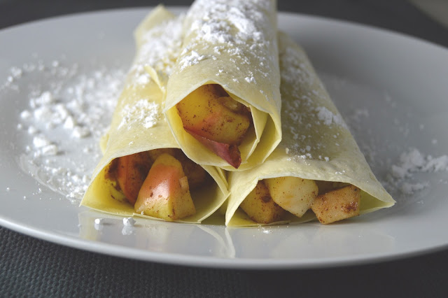 Need to use up some extra apples? These apple cinnamon crepes are a quick and easy breakfast recipe solution!