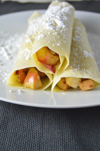 Need to use up some extra apples? These apple cinnamon crepes are a quick and easy breakfast recipe solution!