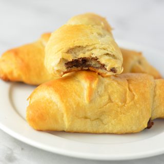 These nutella crescent rolls are so easy, you will want to make them every day! With only 3 ingredients and ready in under 20 minutes, this recipe is a keeper.