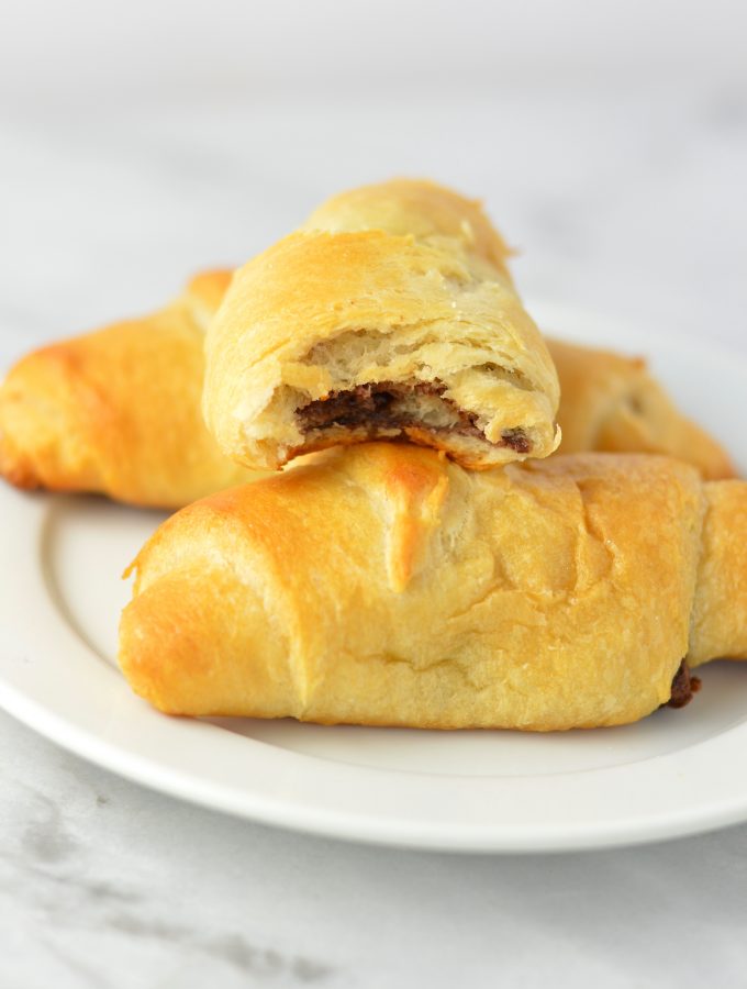 These nutella crescent rolls are so easy, you will want to make them every day! With only 3 ingredients and ready in under 20 minutes, this recipe is a keeper.