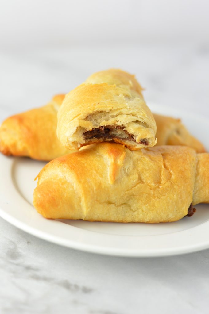 These nutella crescent rolls are so easy, you will want to make them every day! With only 3 ingredients and ready in under 20 minutes, this recipe is a keeper.