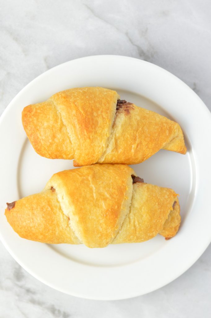 These nutella crescent rolls are so easy, you will want to make them every day! With only 3 ingredients and ready in under 20 minutes, this recipe is a keeper.