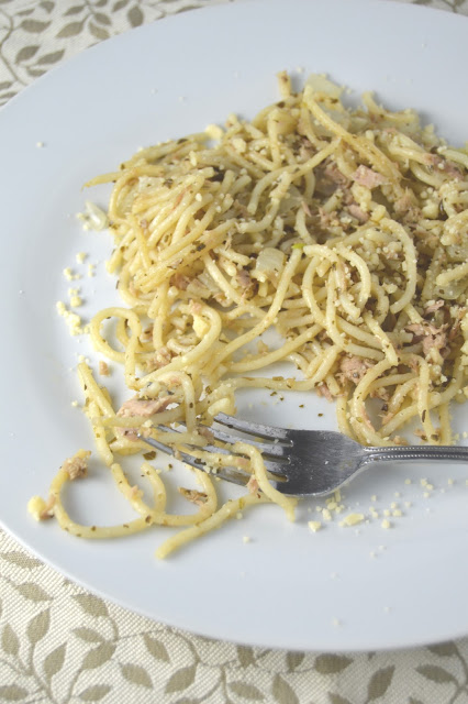 This tuna pesto spaghetti recipe is so easy to make! Made with ingredients that are probably in your pantry right now, you can have this ready in under 30 minutes.