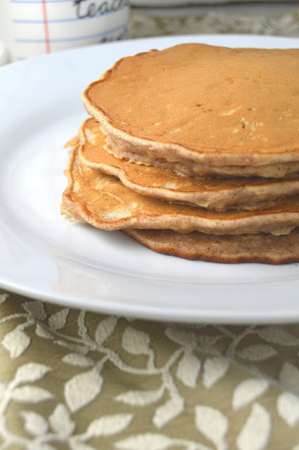 You can finally have apple pie for breakfast with these apple pie pancakes! They are so easy to make, and are ready in no time.