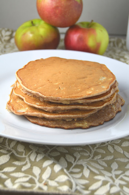 You can finally have apple pie for breakfast with these apple pie pancakes! They are so easy to make, and are ready in no time.