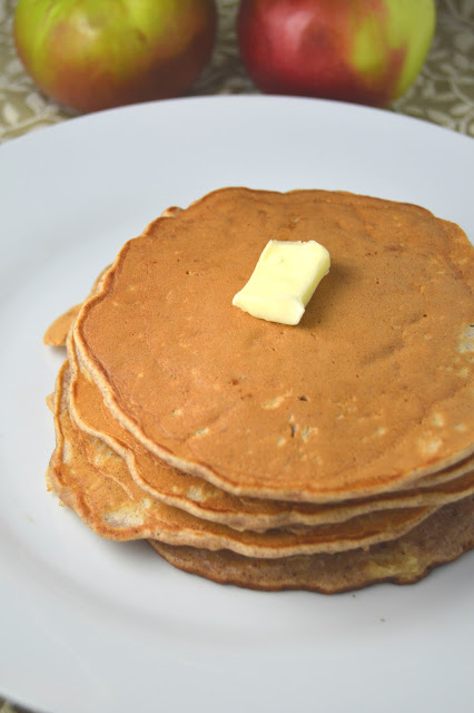 You can finally have apple pie for breakfast with these apple pie pancakes! They are so easy to make, and are ready in no time.