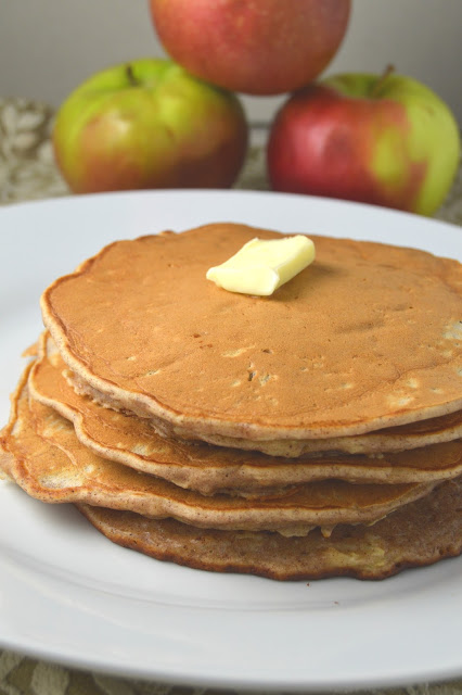 You can finally have apple pie for breakfast with these apple pie pancakes! They are so easy to make, and are ready in no time.