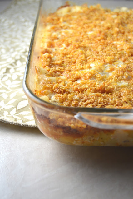 Cheesy hashbrown casserole that is so easy to make! The crunchy cornflake topping is one of the best things to happen on this casserole.