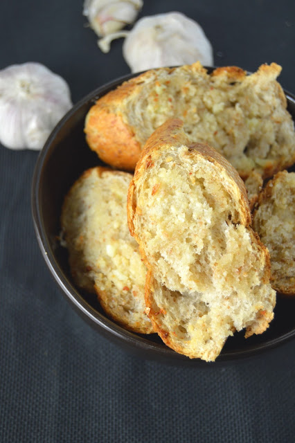 This easy garlic bread makes a regular appearance at my house when I need a side to go with pasta. Ready in under 30 minutes, and only 4 ingredients.