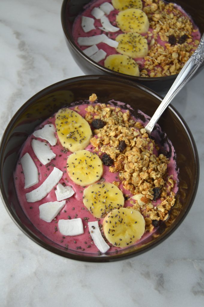 Super healthy, super easy and super delicious berry smoothie bowl. Gluten free, and can be made vegan.