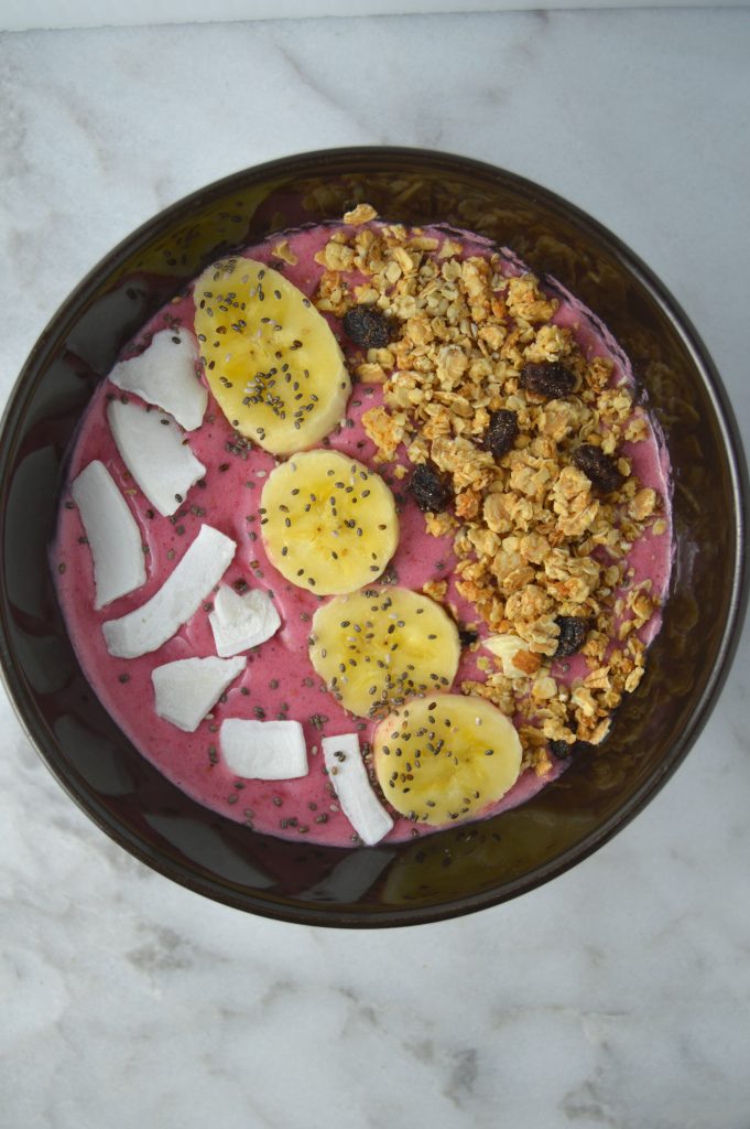 Super healthy, super easy and super delicious berry smoothie bowl. Gluten free, and can be made vegan.