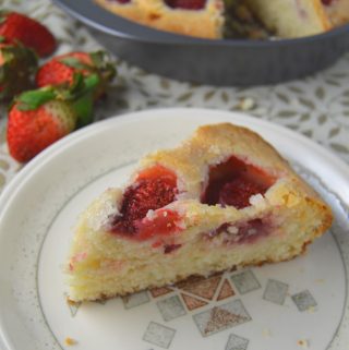 This easy strawberry cake recipe is perfect to use up any strawberries you have in your fridge. A great breakfast or dessert idea.