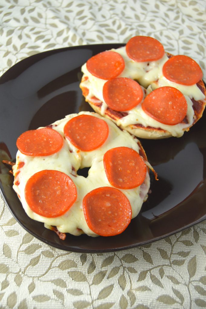 No need to go out and buy pizza bagels from the store when they are so much easier to make at home!